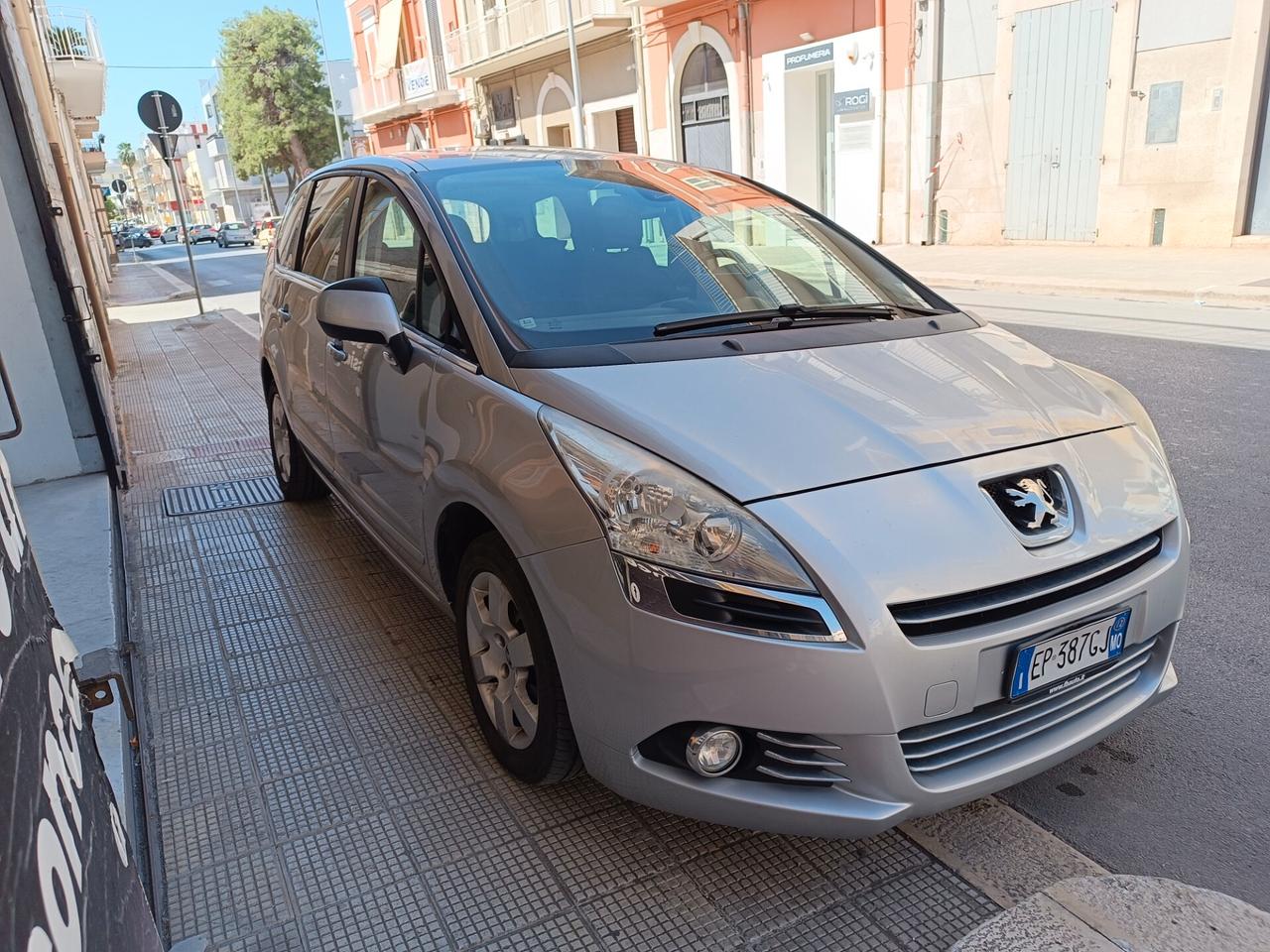 Peugeot 5008 1.6 HDi 112CV ALLURE 7 POSTI NAVI GANCIO TRAINO