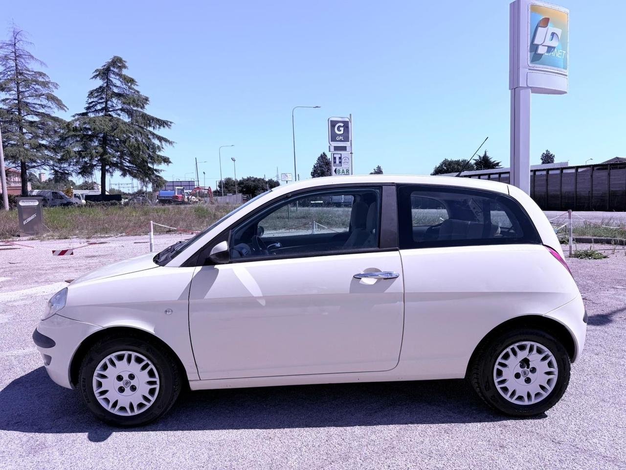Lancia Ypsilon 1.2 benzina Ok neopatentati