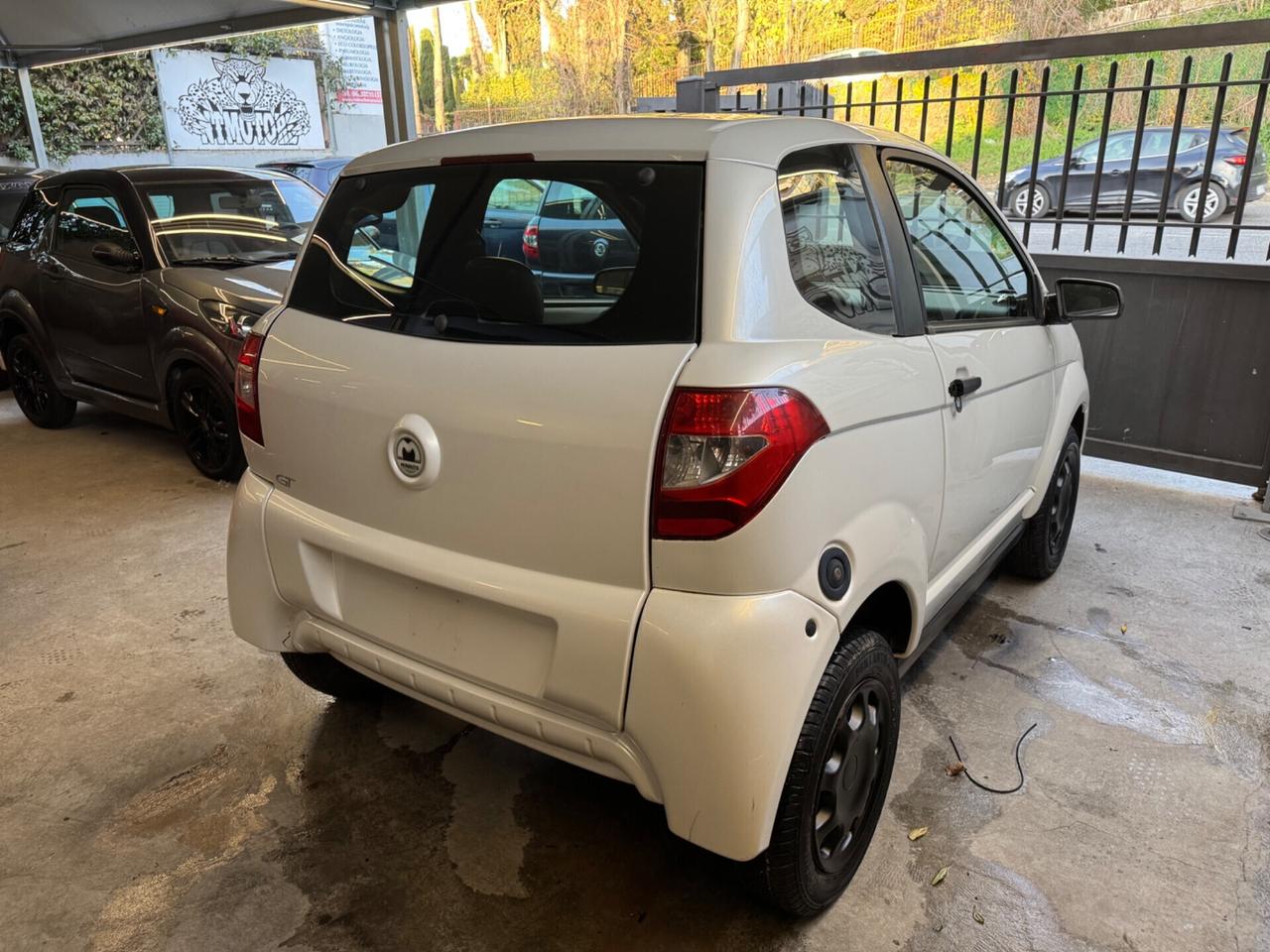 Aixam Bianco Perla Trasporto e Permute