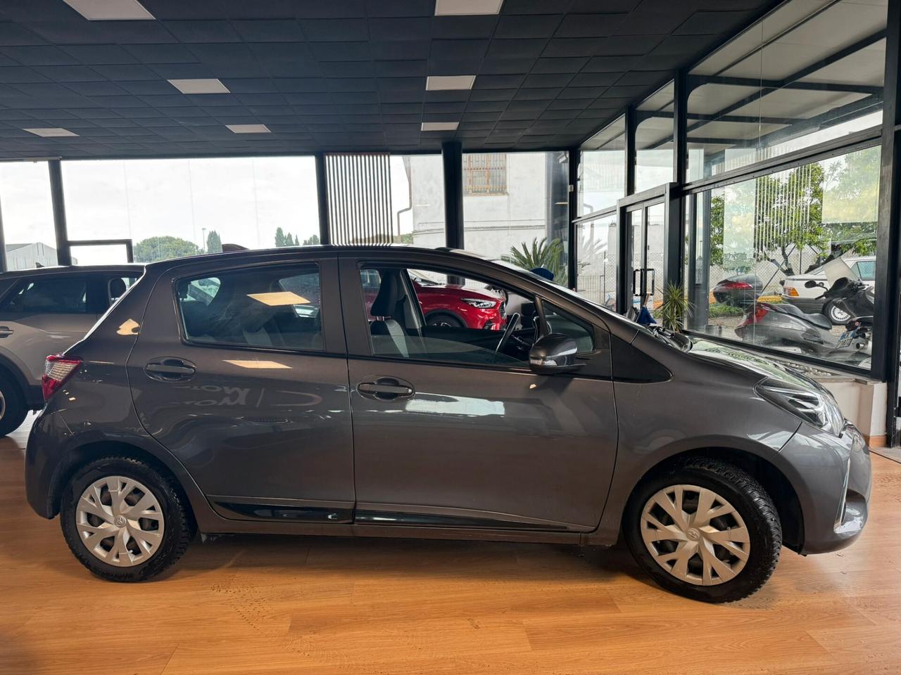 Toyota Yaris 1.0 5p NEOPATENTATI MANUALE-GARANZIA