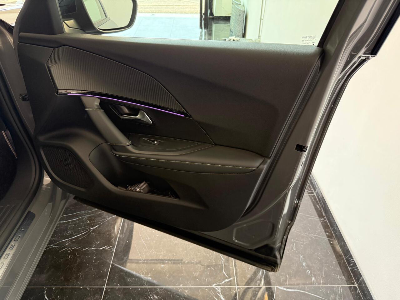 Peugeot 2008 motore elettrico 156 CV GT