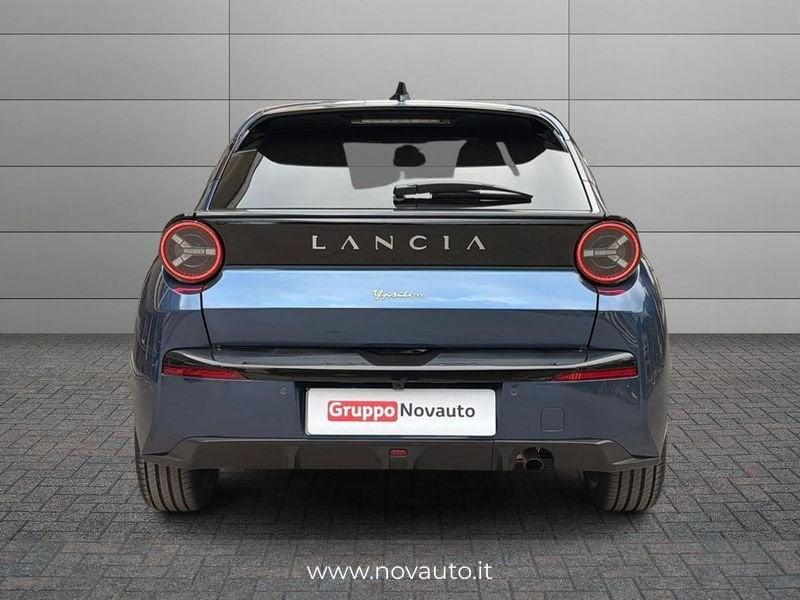 Lancia Ypsilon Ibrida Ibrida Edizione Limitata Cassina e-DCT