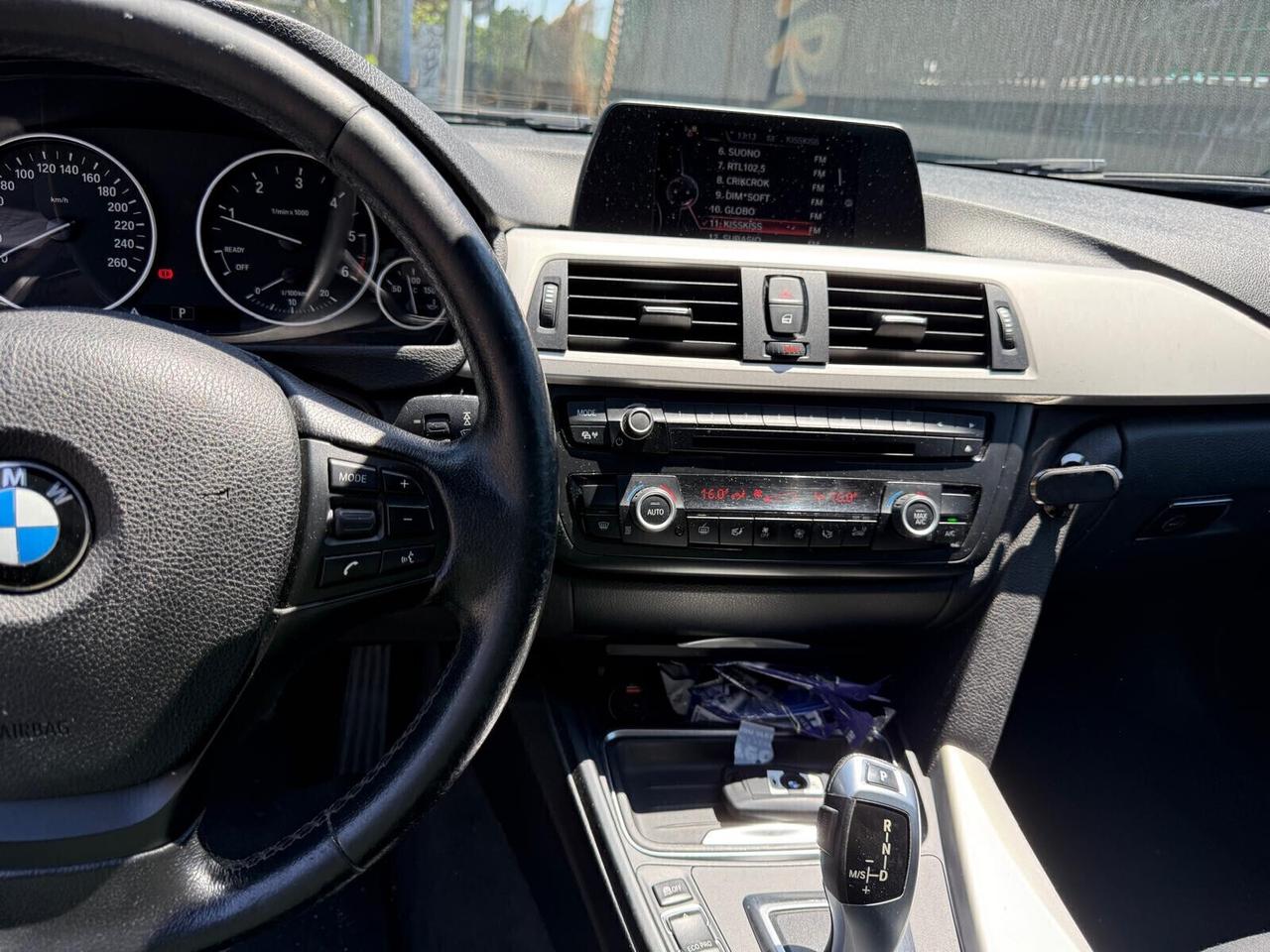 Bmw 318d Touring Business aut. Navi Professional Fari Xeno