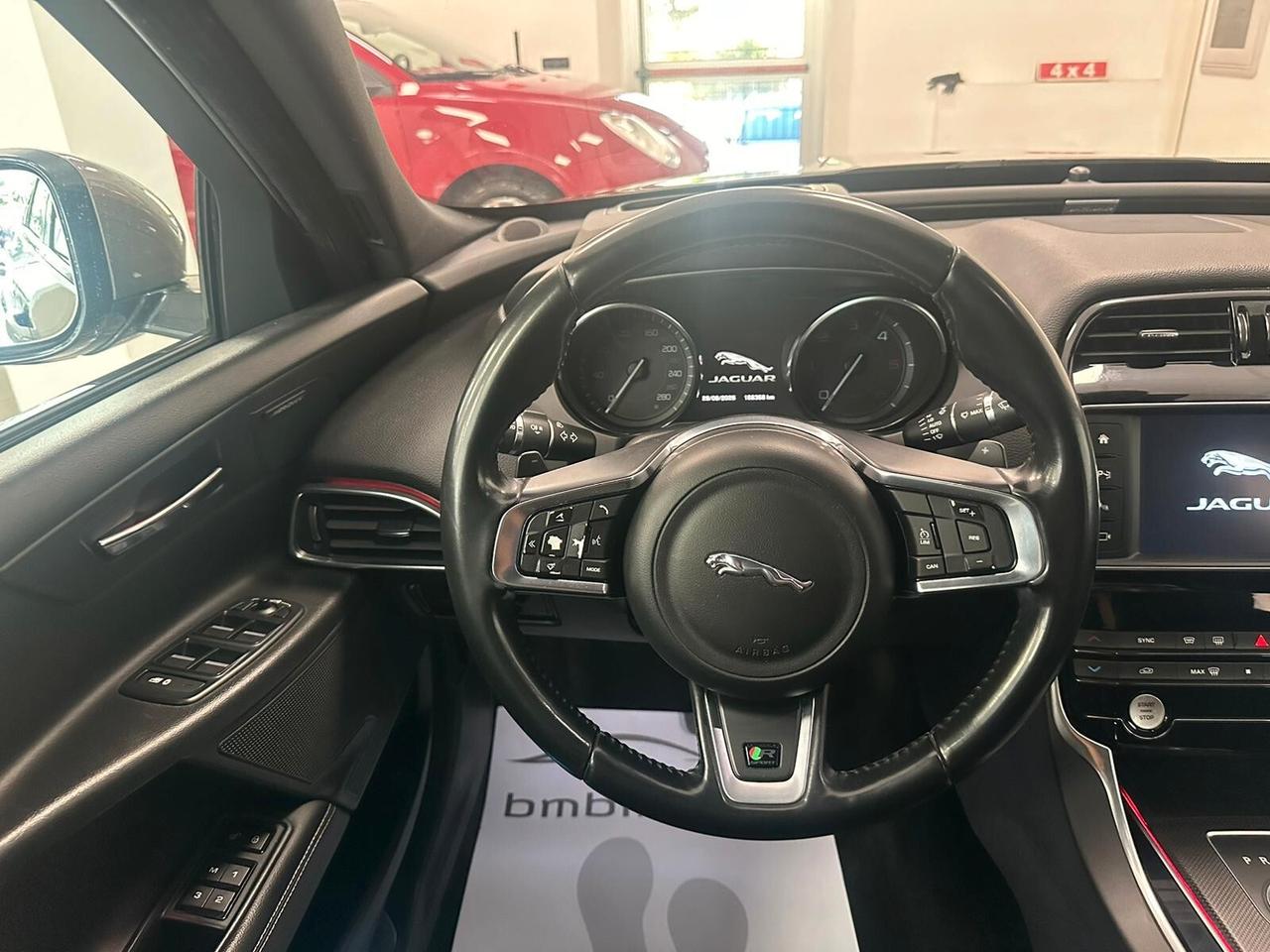 Jaguar XE 2.0 D Turbo 180CV aut. R-Sport