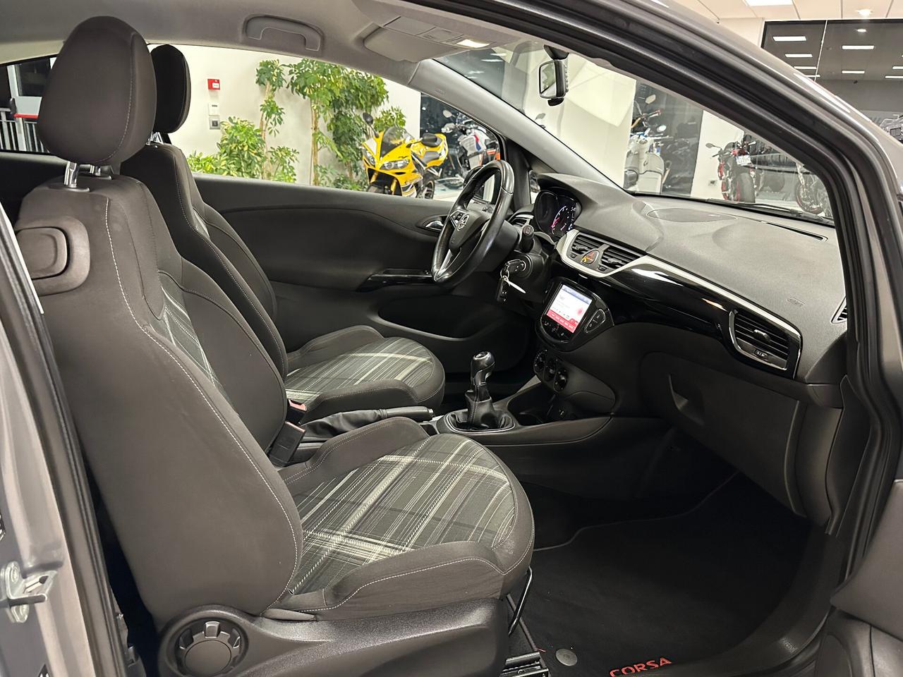 Opel Corsa 1.4 90CV Benzina Coupé b-Color - 2015