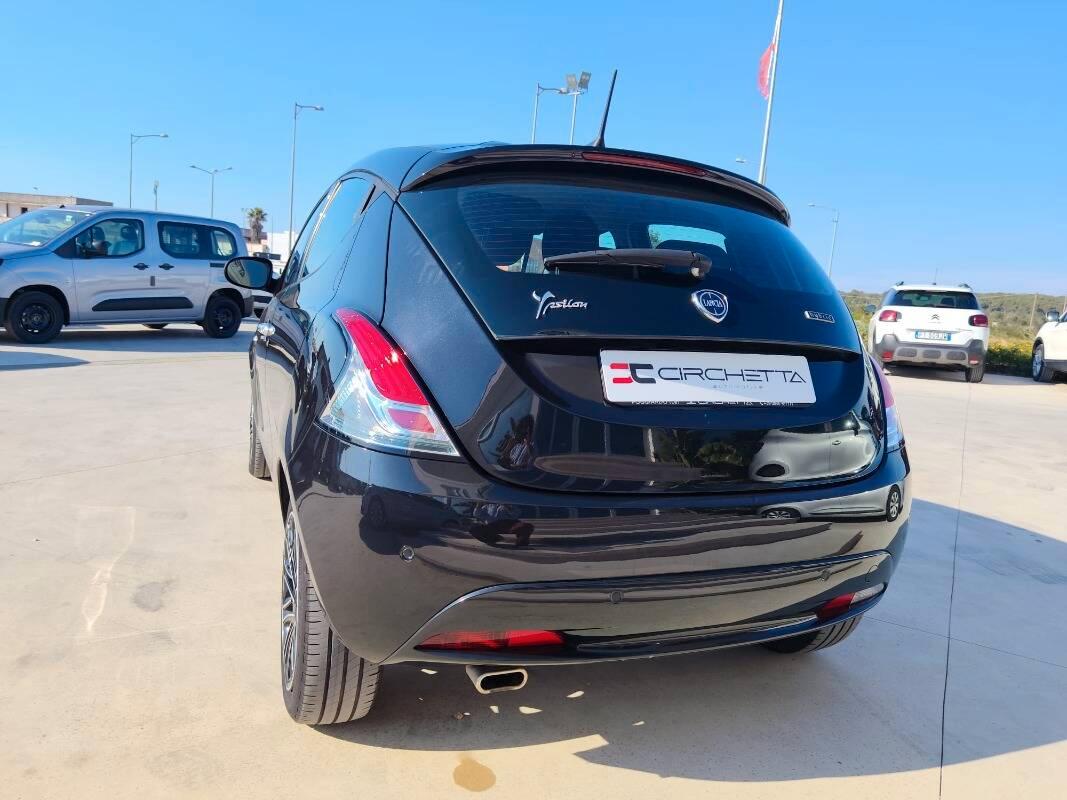 Lancia Ypsilon III 1.0 firefly hybrid Gold s&s 70cv