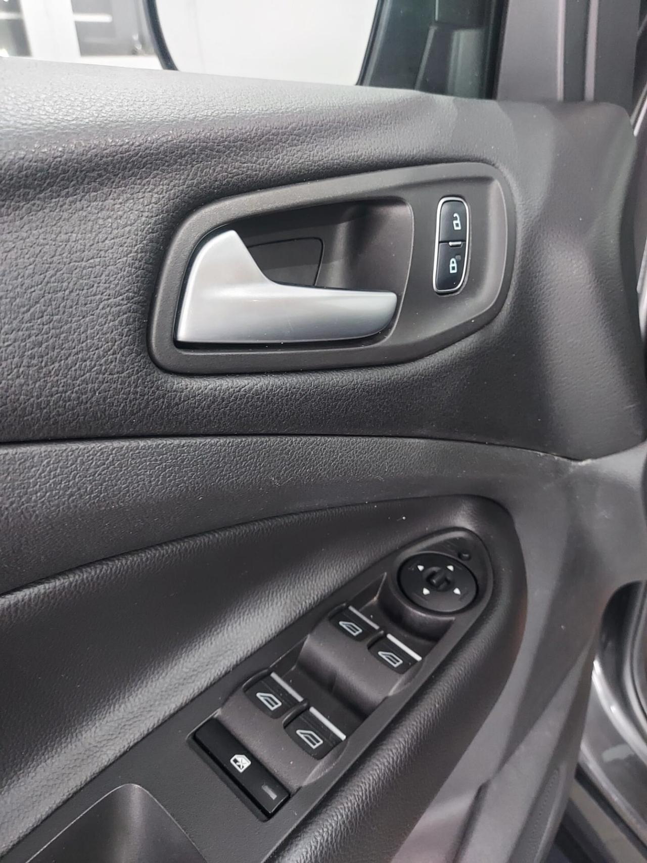 Ford Kuga 1.5 TDCI 120 CV S&S 2WD ST-LINE