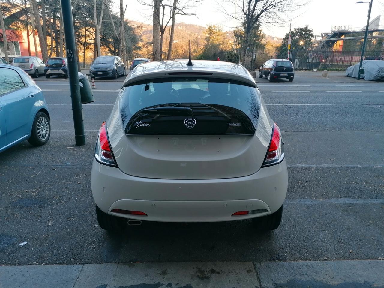 Lancia Ypsilon 1.0 FireFly 5 porte S&S Hybrid Oro