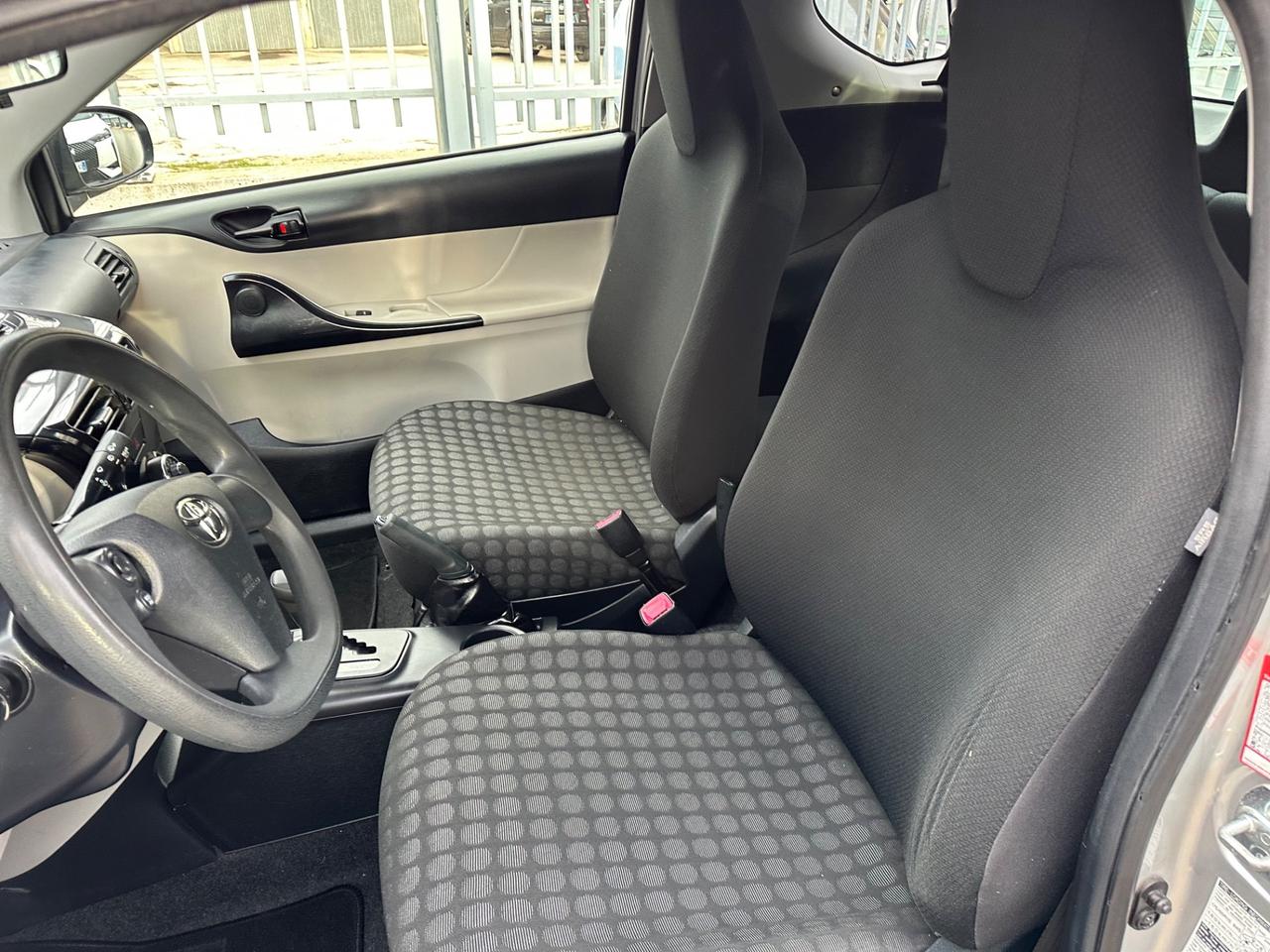 Toyota iQ 1.0 CVT Trend