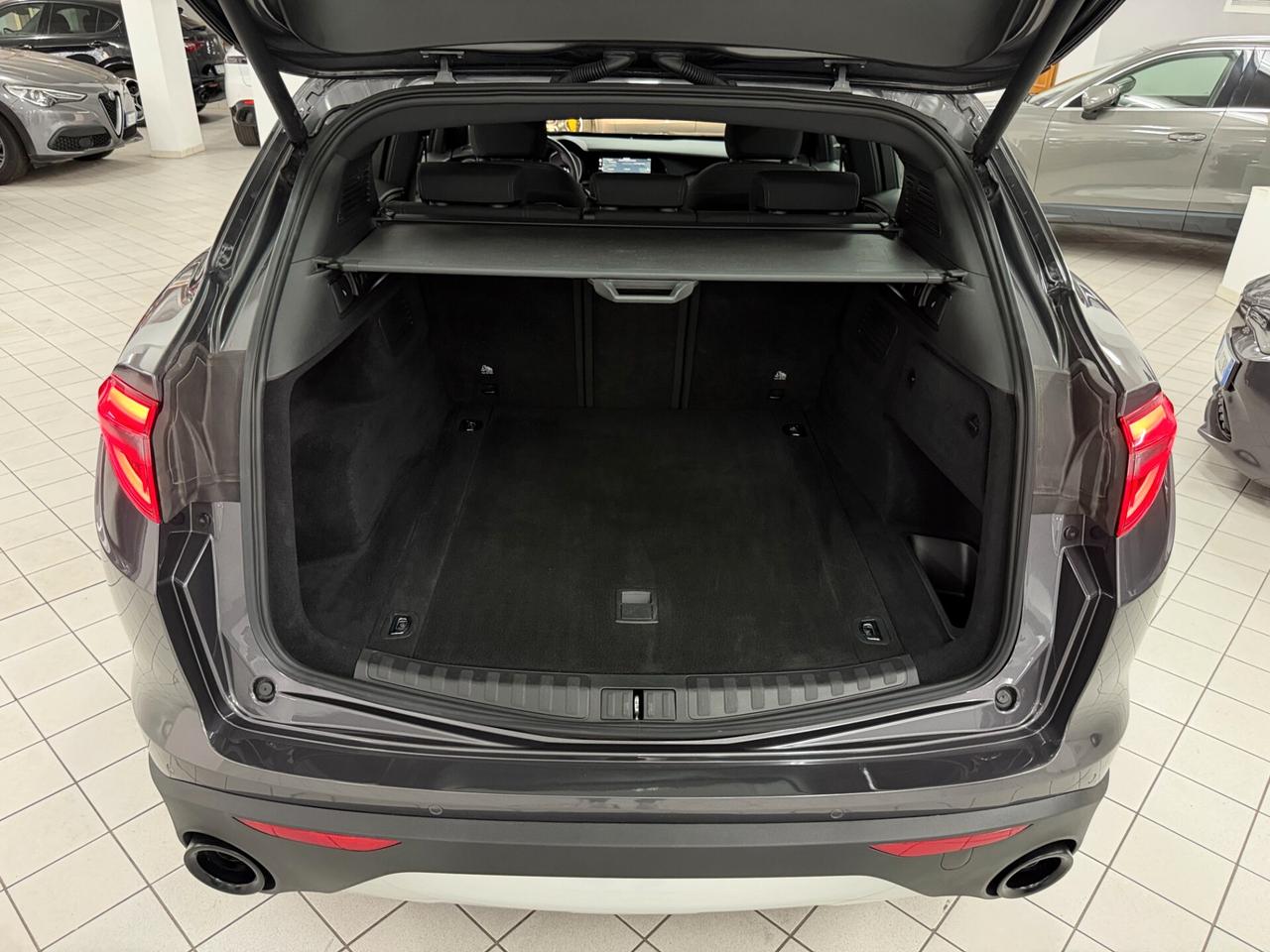 Alfa Romeo Stelvio 2.2 TD 160 CV SUPER BUSINESS NAVI RETROCAMERA SENSORI ANTERIORI E POSTERIORI PERFETTA UNIPRO'