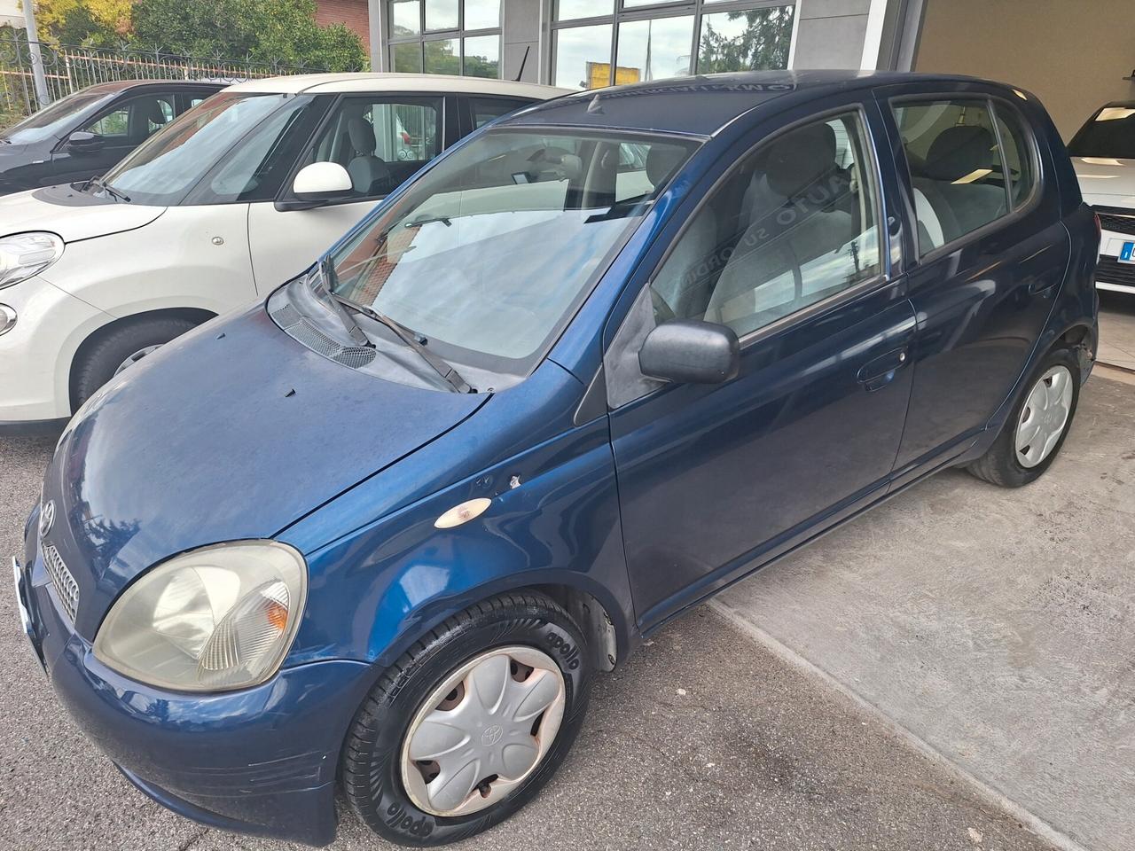 Toyota Yaris 1.0i 16V cat 5 porte Sol