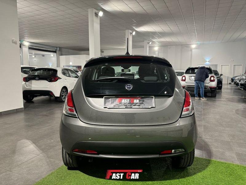 Lancia Ypsilon 1.0 FireFly 5 porte S&S Hybrid Platino