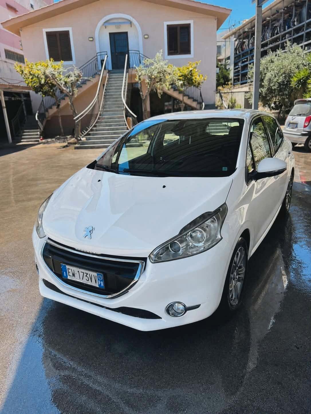 Peugeot 208 1.2 Benzina Allure – PARI AL NUOVO