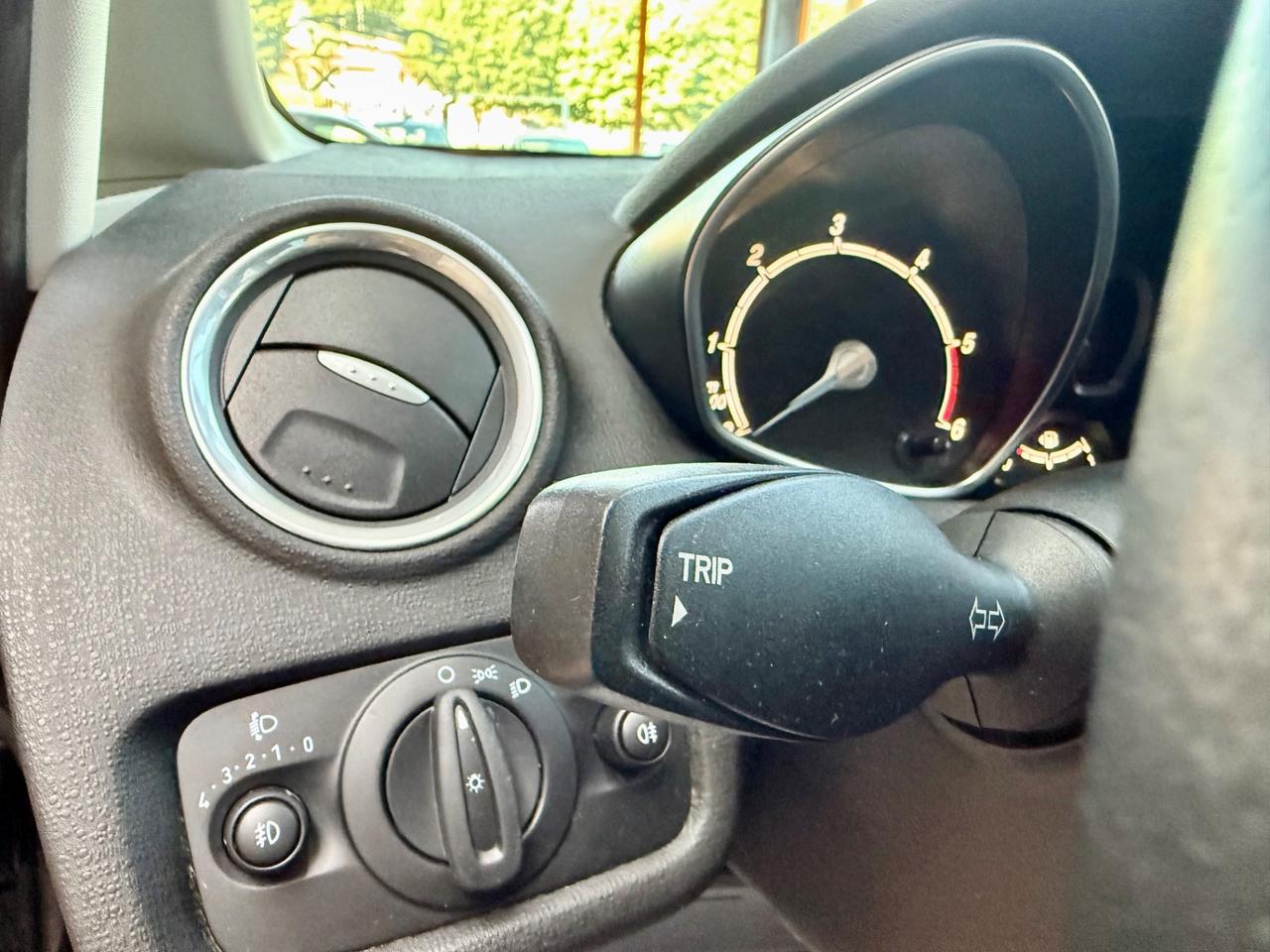Ford Fiesta 1.5 TDCi 75CV Neopatentati