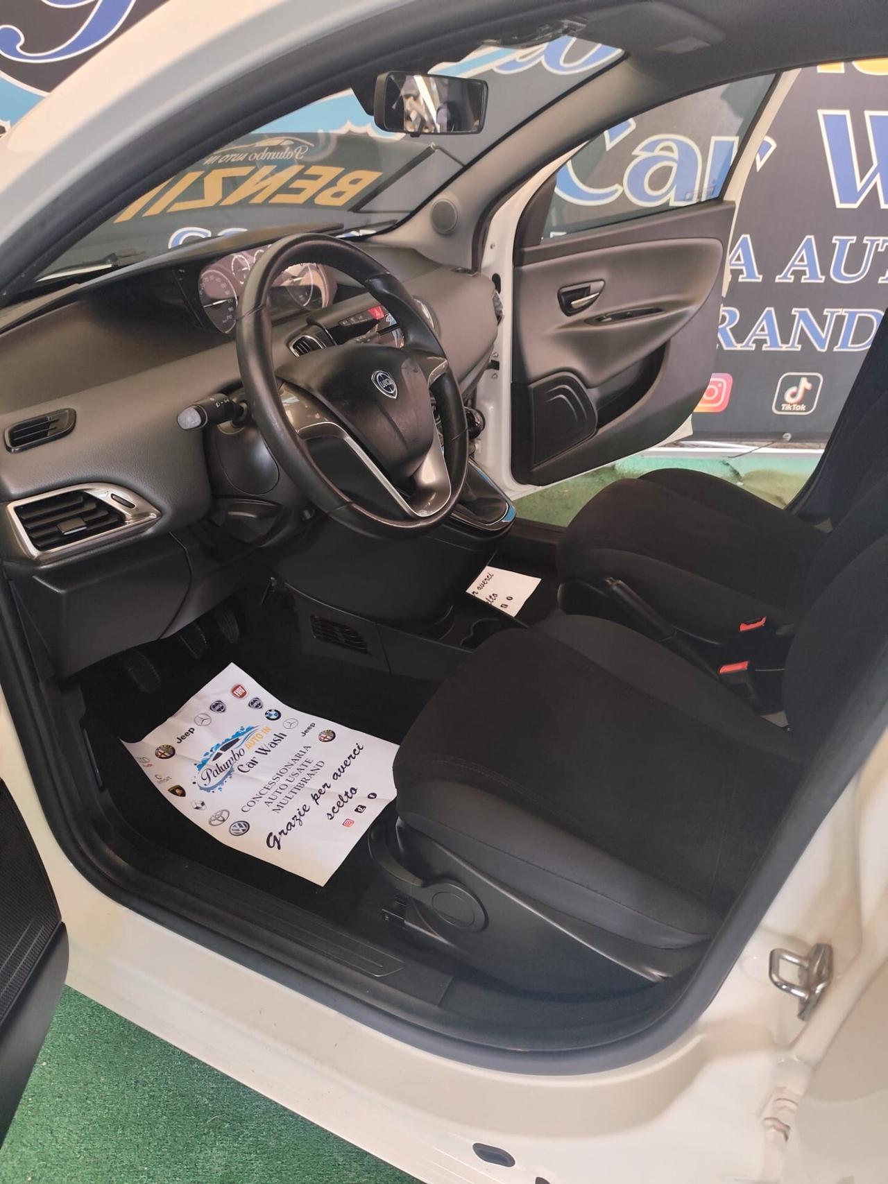 Lancia Ypsilon 1.2 69 CV 5 porte S&S Platinum