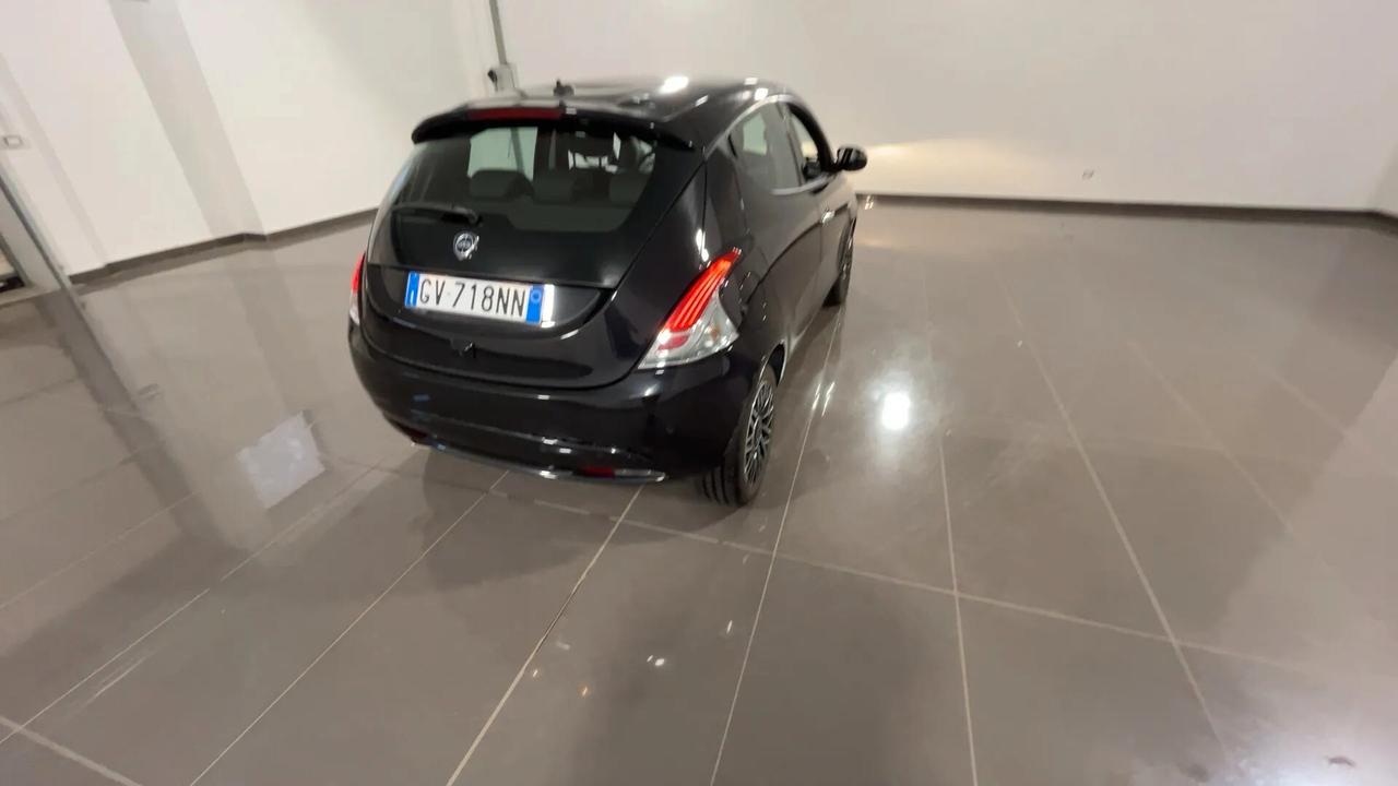 Lancia Ypsilon 1.0 FireFly 5 porte S&S Hybrid Platino