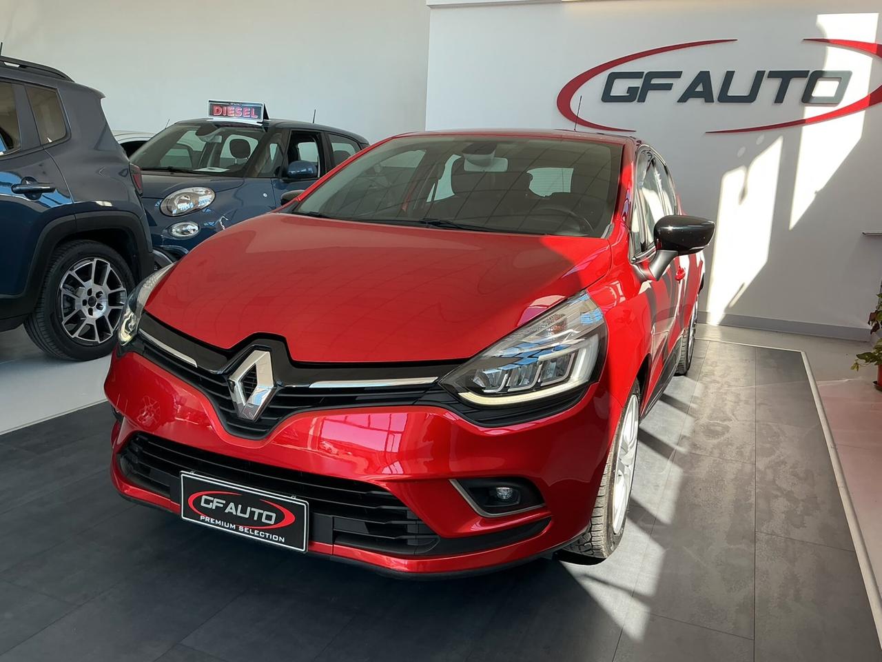 Renault Clio TCe 12V 90 CV 5 porte Moschino Intens