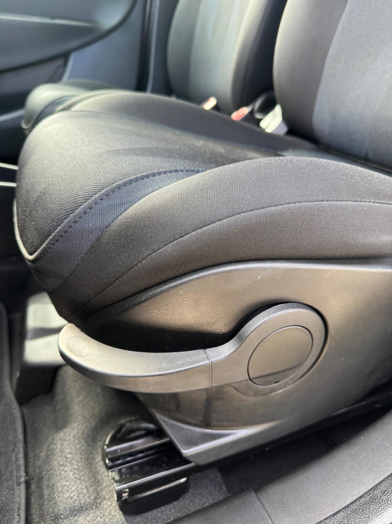 Lancia Ypsilon 1.0 Hibrid