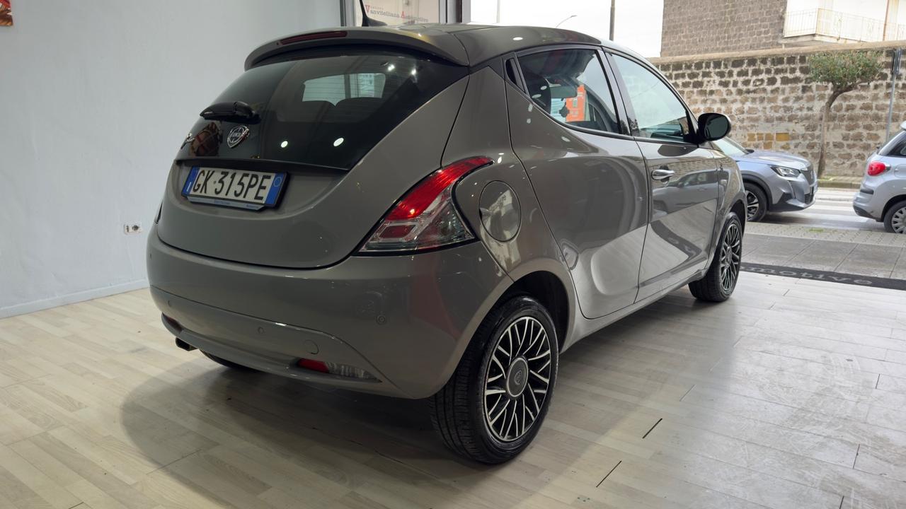 Lancia Ypsilon 1.2 69 CV 5 porte GPL Alberta Ferretti