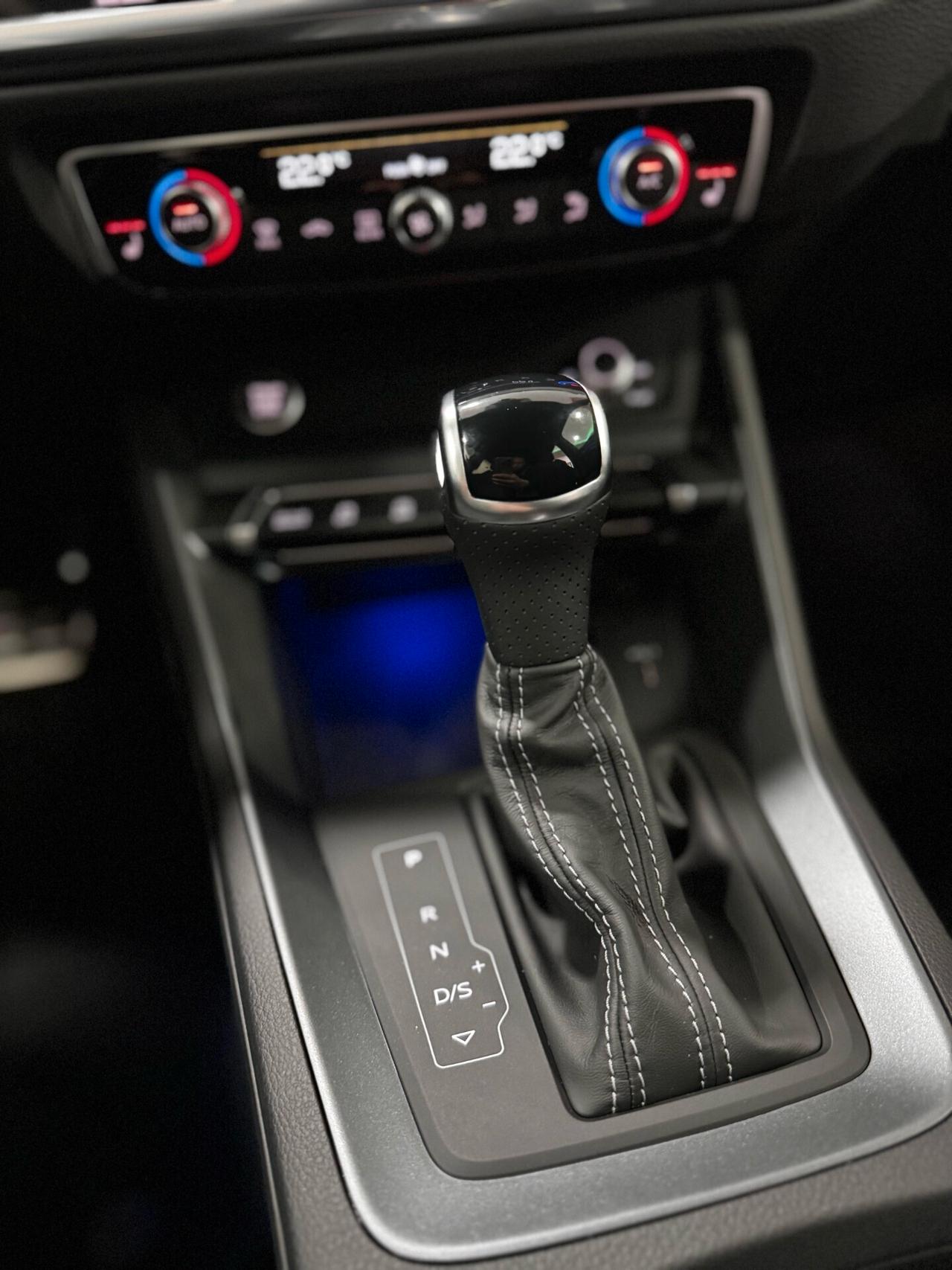 Audi Q3 35 TDI S tronic Identity Black