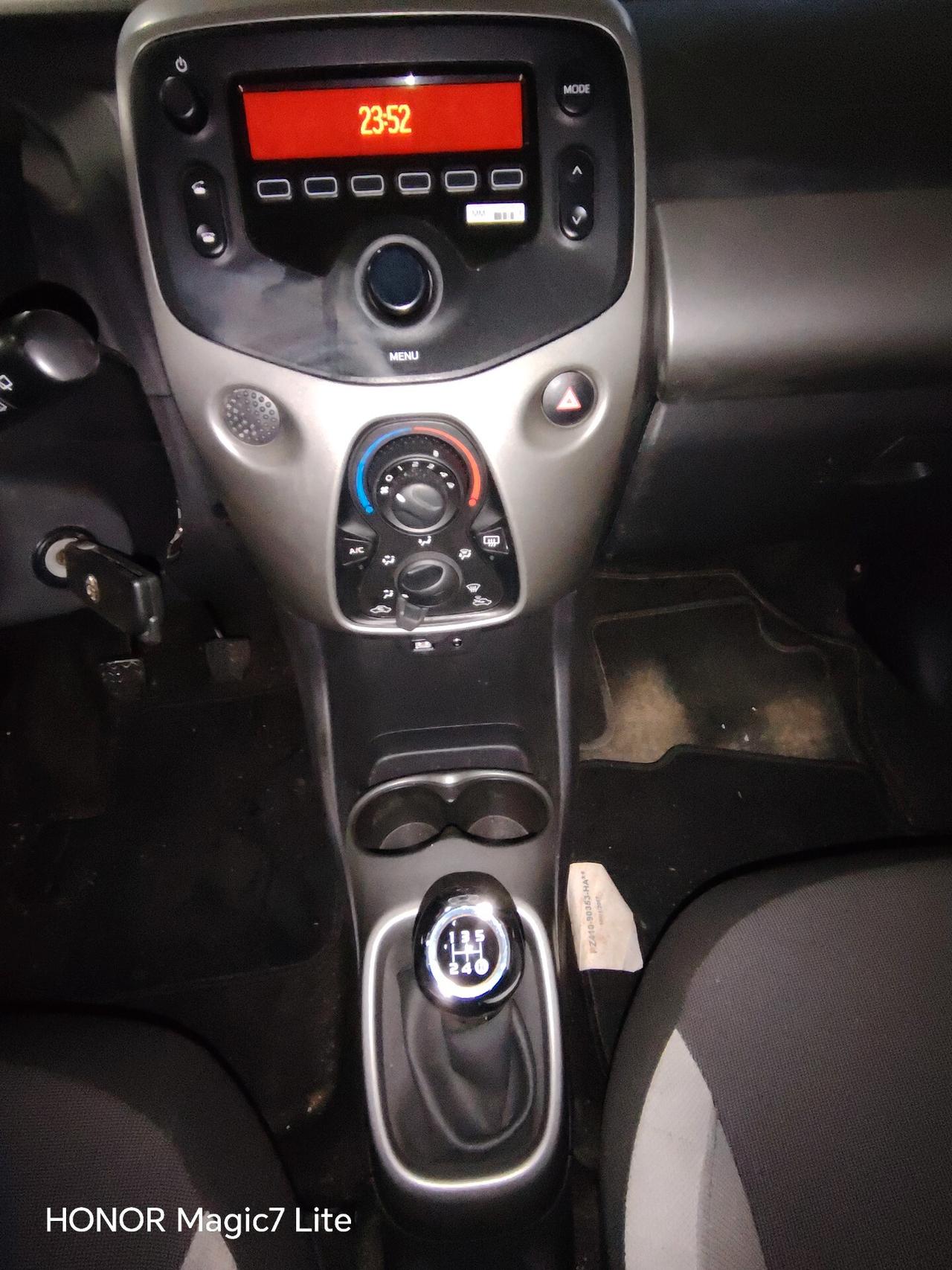 Toyota Aygo 1.0 VVT-i 69 CV 5 porte x-business