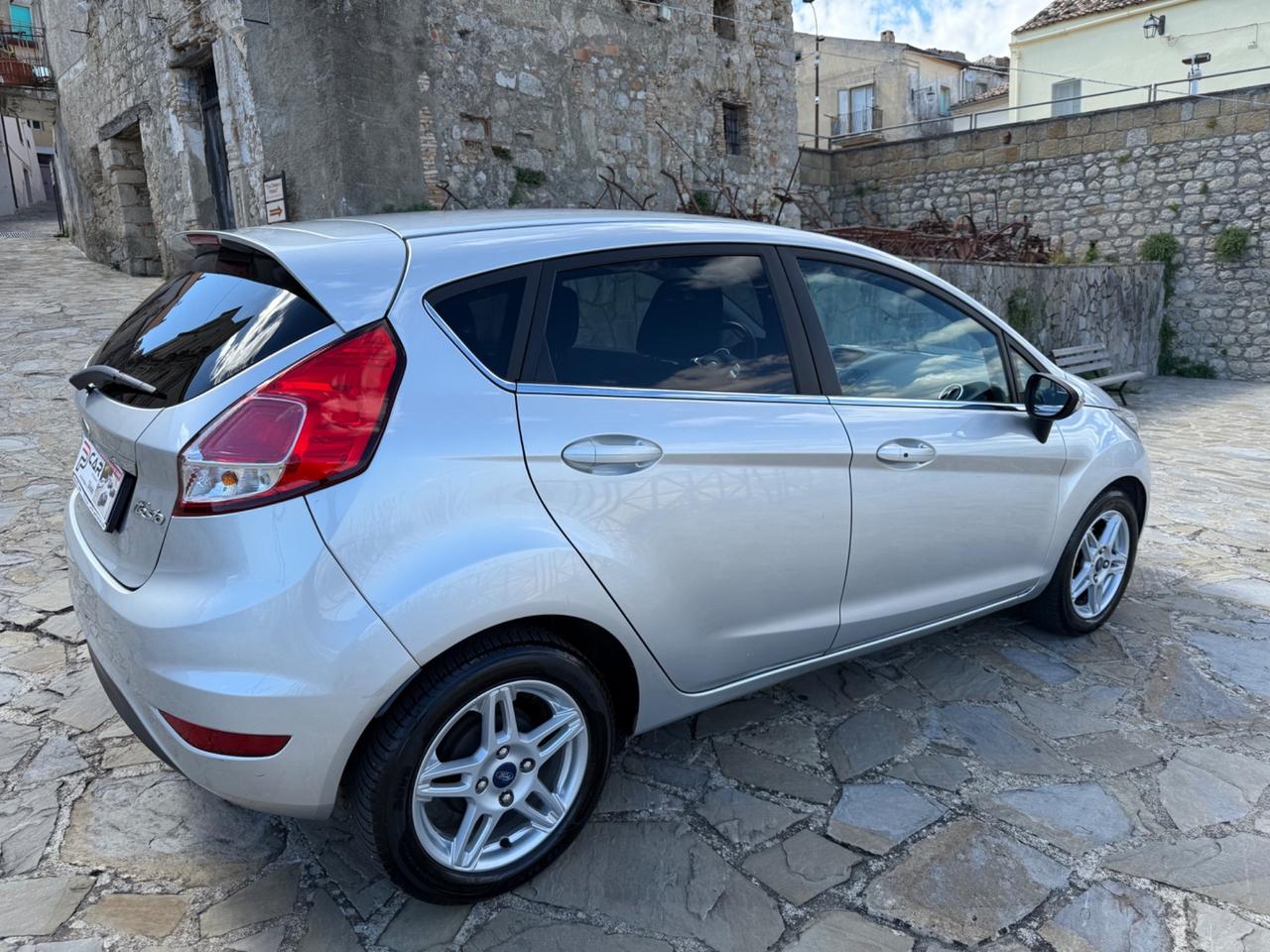 Ford Fiesta 1.5 TDCi 75CV 5 porte Titanium