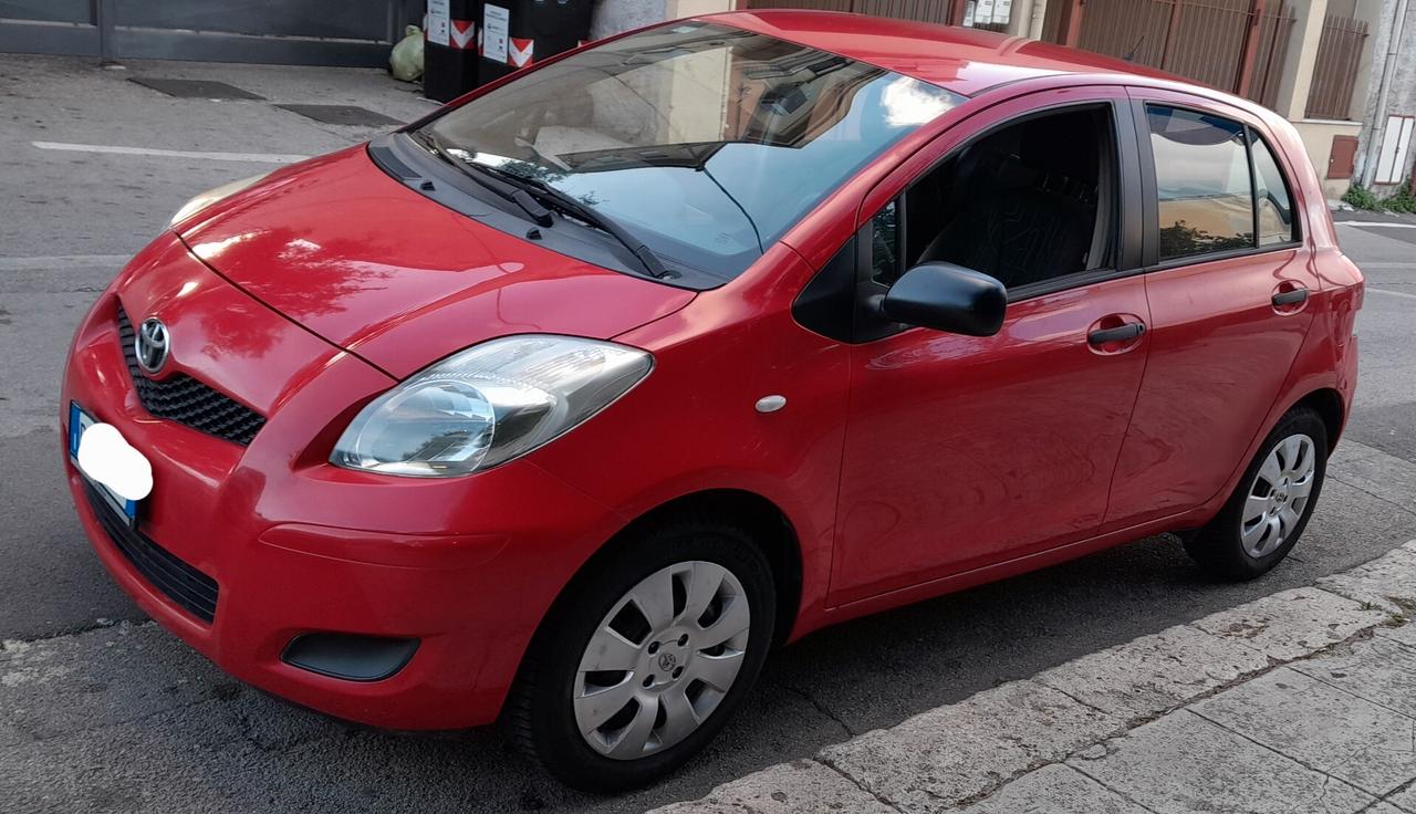 Toyota Yaris benzina 1.0 x neo patentati