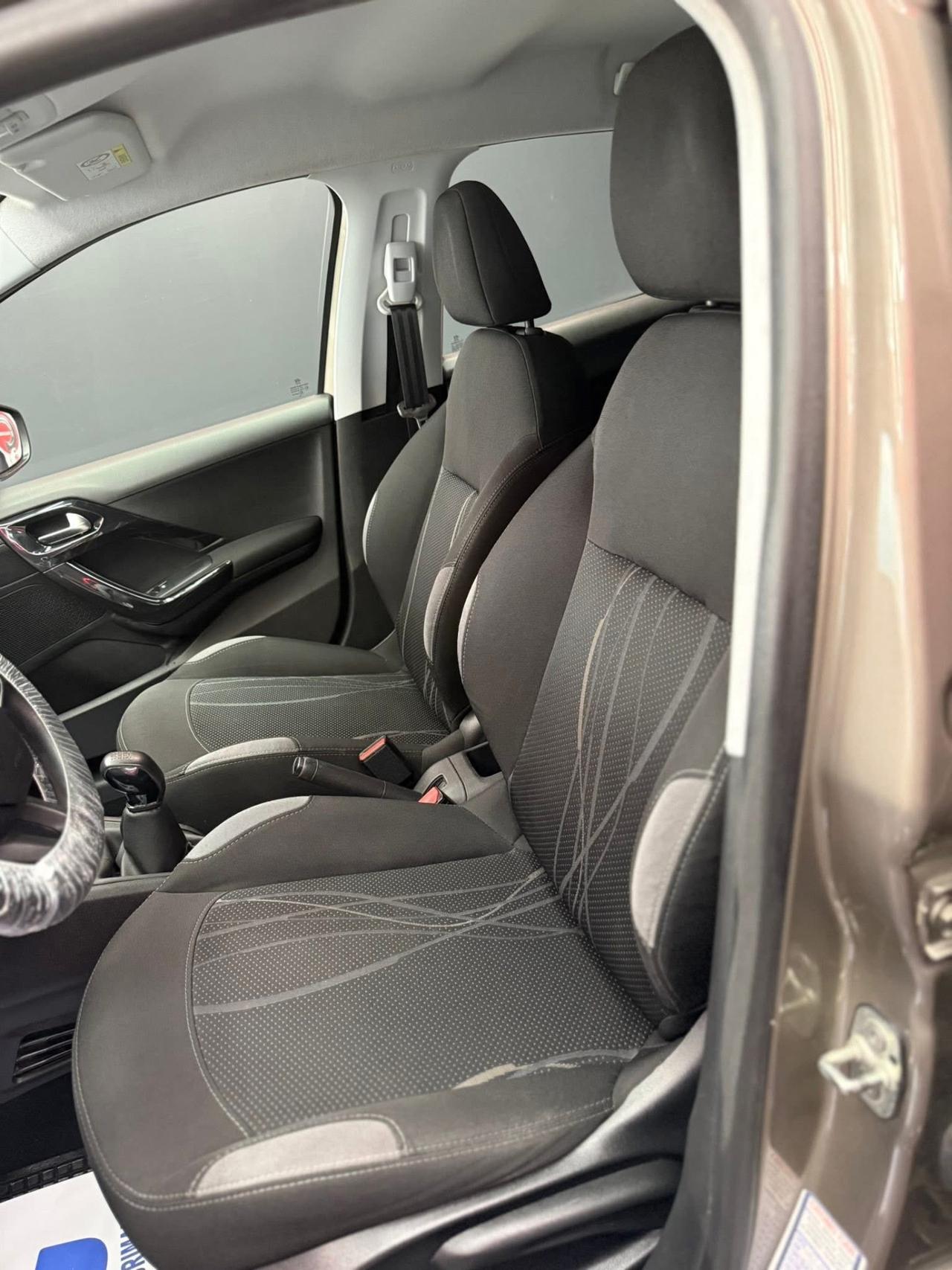 Peugeot 208 1.6 HDi 92 CV Allure 2014