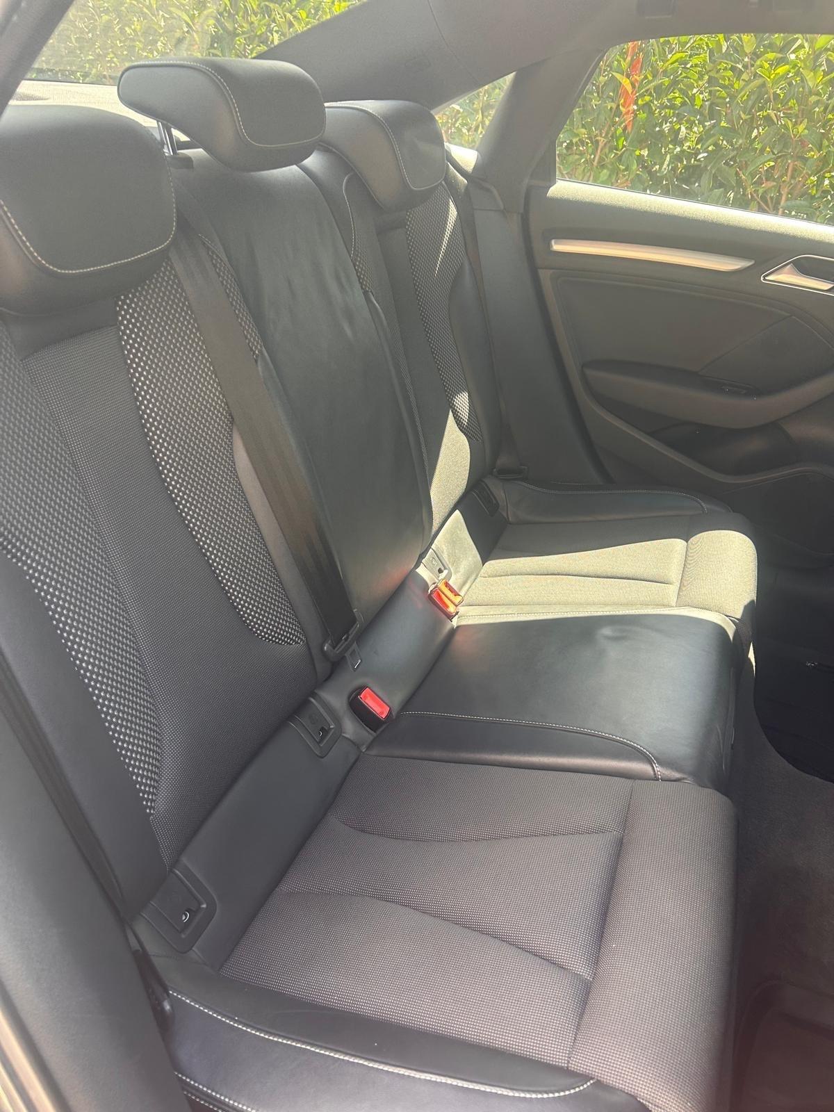 Audi A3 Sedan 2.0 TDI S tronic S-LINE Attraction