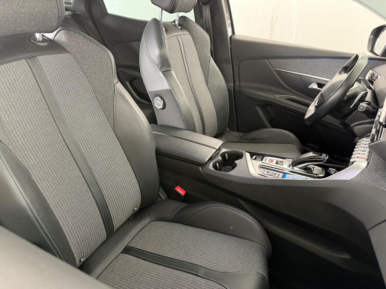 Peugeot 3008 BlueHDi 130 EAT8 Allure Pack