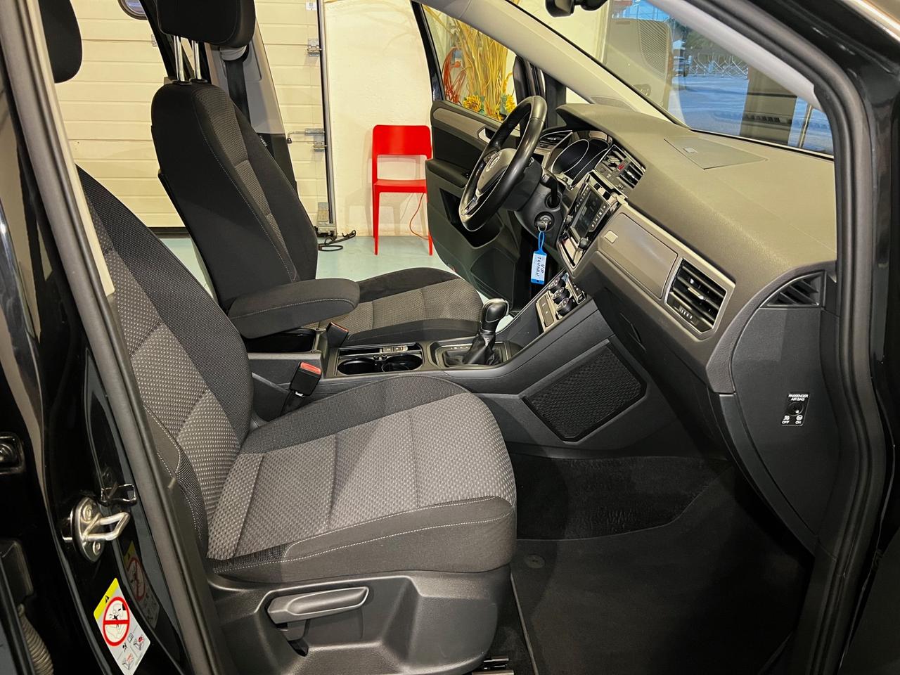 Volkswagen Touran 2.0 TDI 150 CV SCR DSG Business BlueMotion Technology