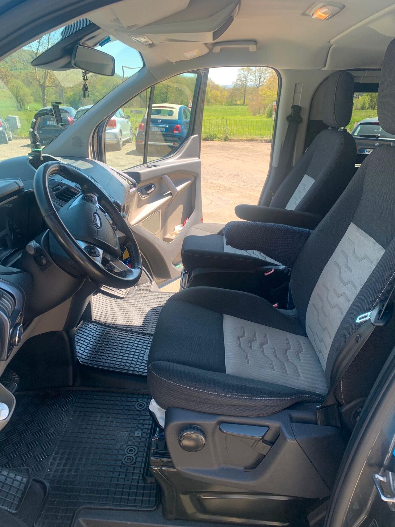 Ford Tourneo titanium- tdi 8 posti full optional anno 2017 150000 km-garanzia-tutto tagliandato-unico proprietario