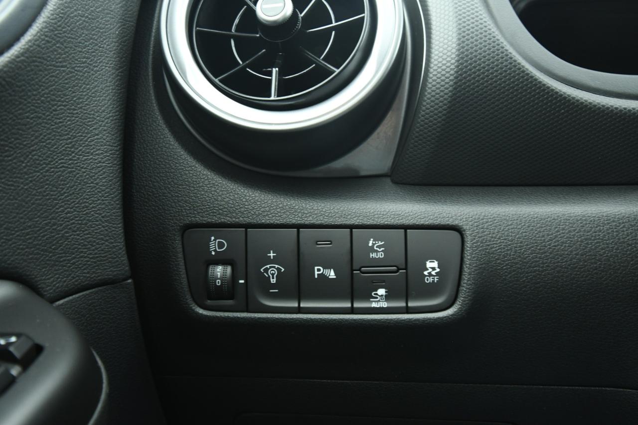 HYUNDAI Kona 64 kWh EV Xclass FULL LED+ACC+HEAD-UP+CAMERA+APP CONNECT