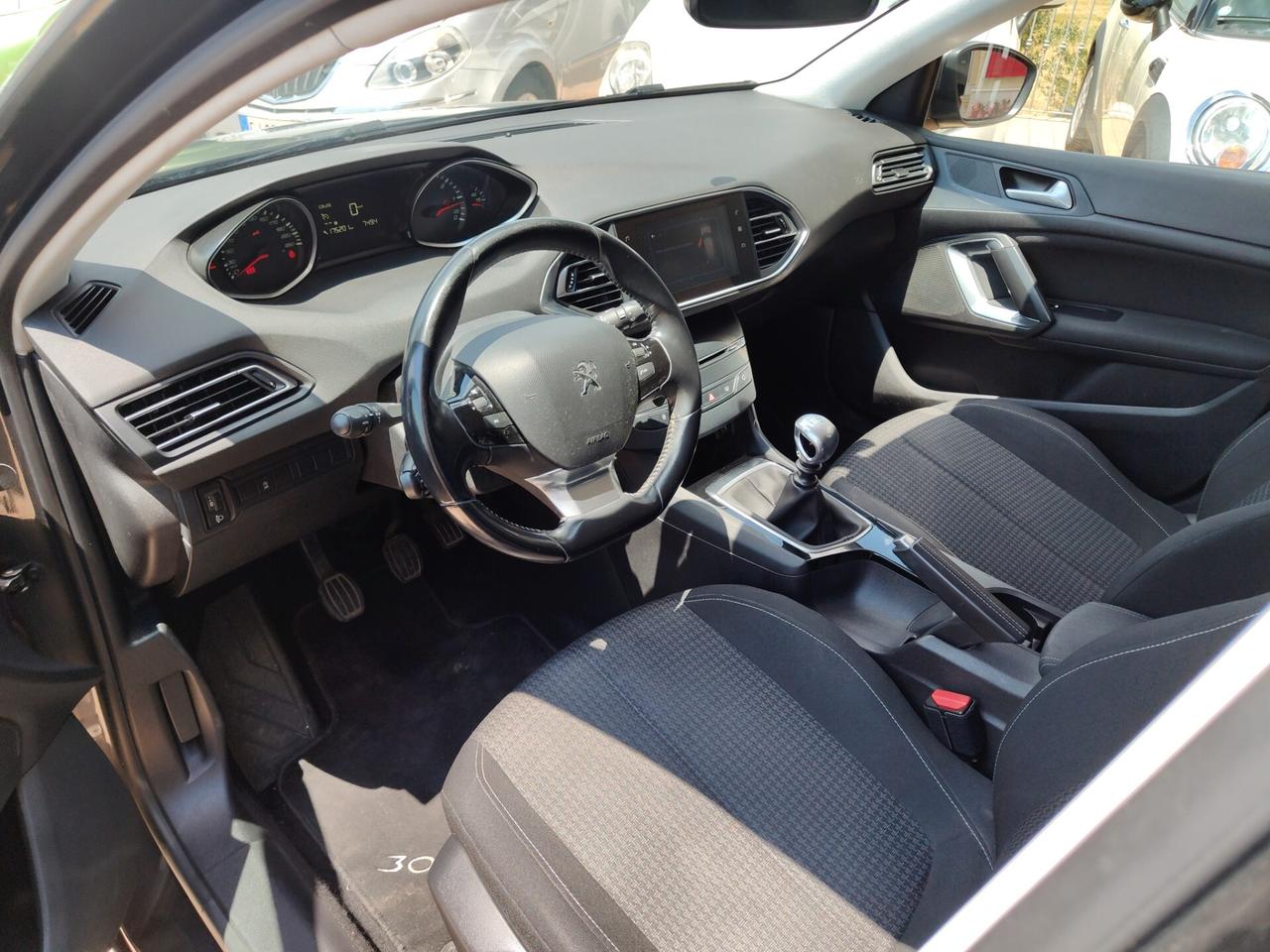 Peugeot 308 BlueHDi 130 S&S Business