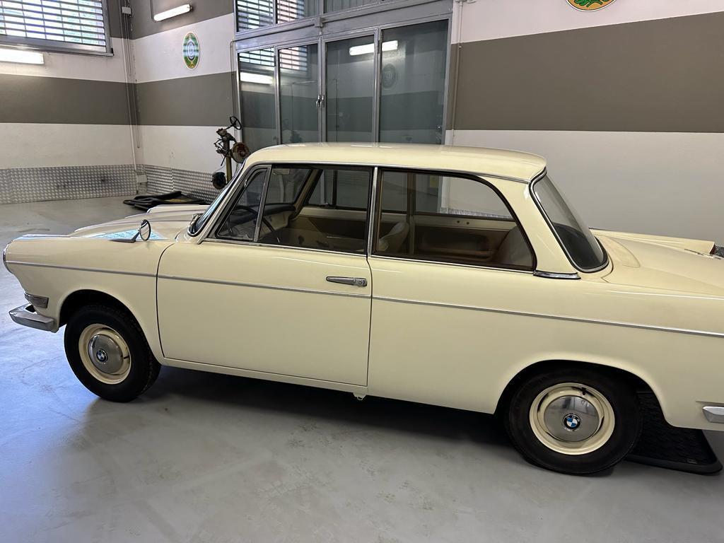 BMW 700