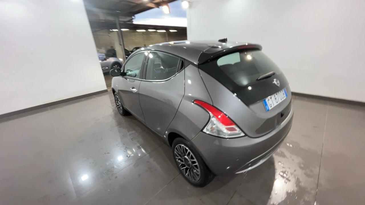 Lancia Ypsilon 1.0 FireFly 5 porte S&S Hybrid Platino