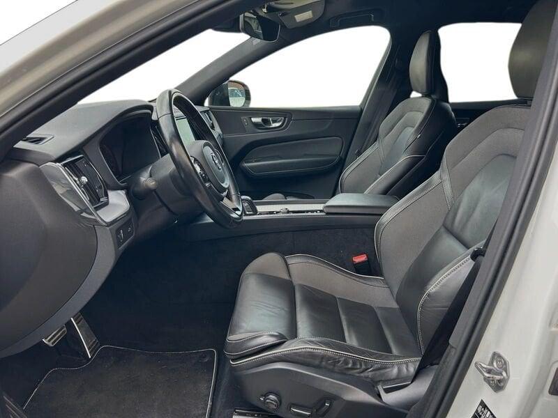 Volvo XC60 B4 197+14 CV AWD Automatica Mild Hybrid Diesel NAVI LED R-design