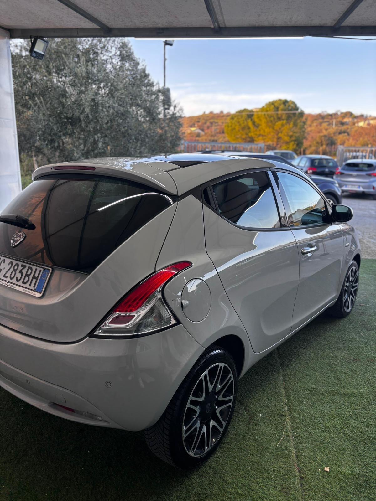 Lancia Ypsilon 1.3 MJT 16V 95 CV 5 porte S&S Platinum. Vettura Per Commercianti