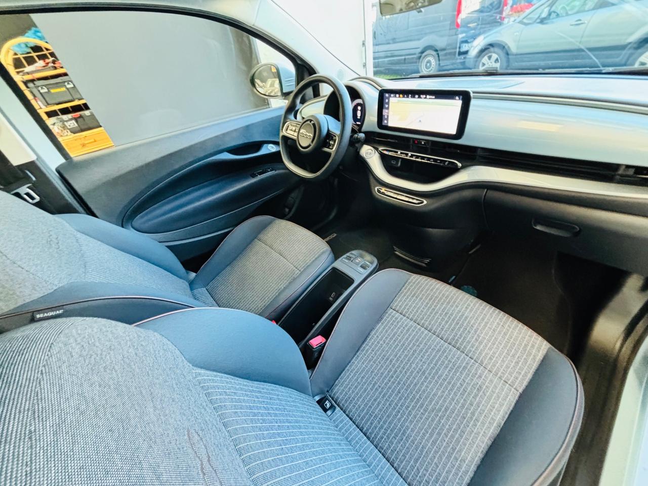 Fiat 500 500e Berlina 42 kWh La Prima