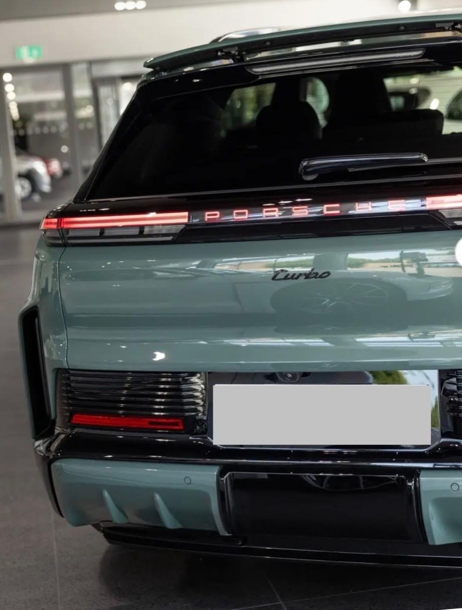 Porsche Cayenne Turbo Electric