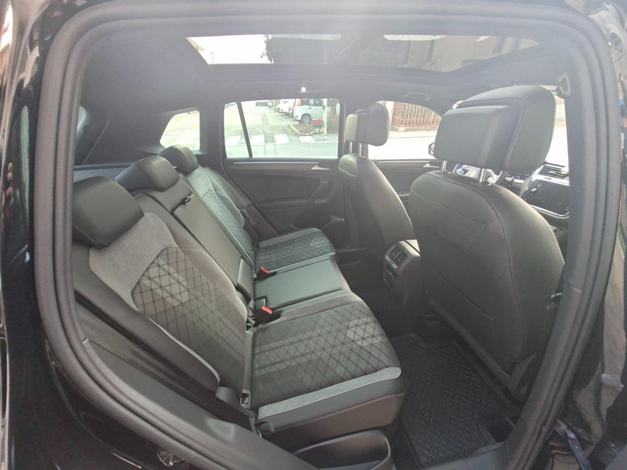 Volkswagen Tiguan 2.0 tdi R-Line 150cv dsg