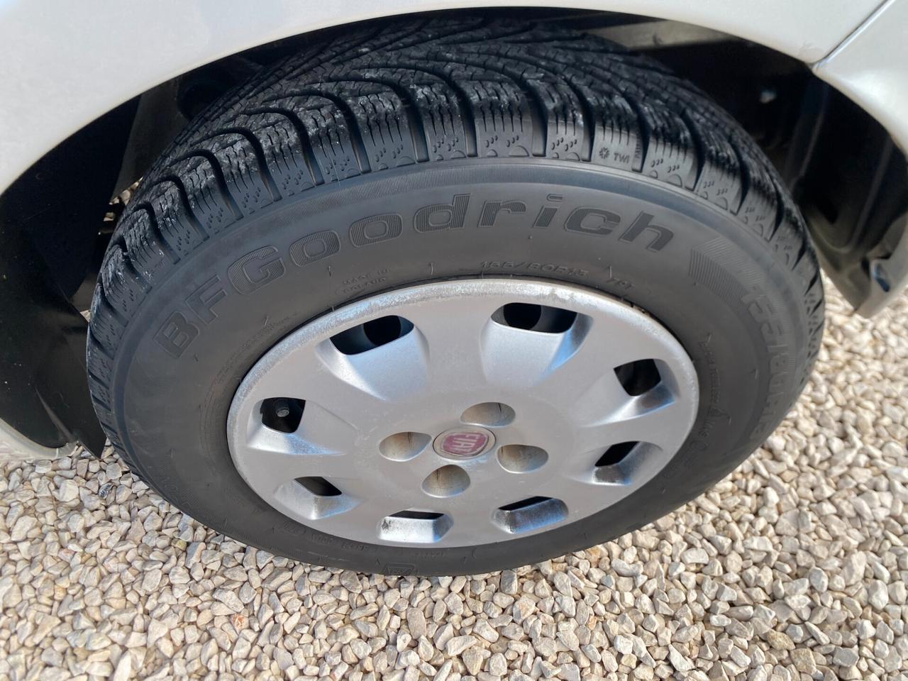 Fiat Panda 1.2 Lounge NEOPATENTATI E UNICO PROPRIETARIO