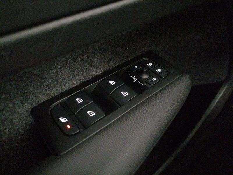 Volvo XC40 1.5 t5 phev R-design auto my21