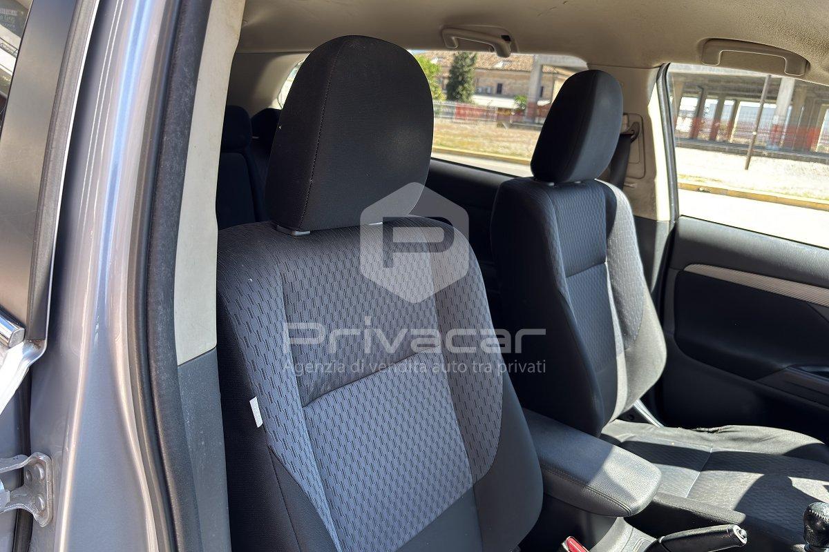 MITSUBISHI Outlander 2.2 DI-D 4WD Intense