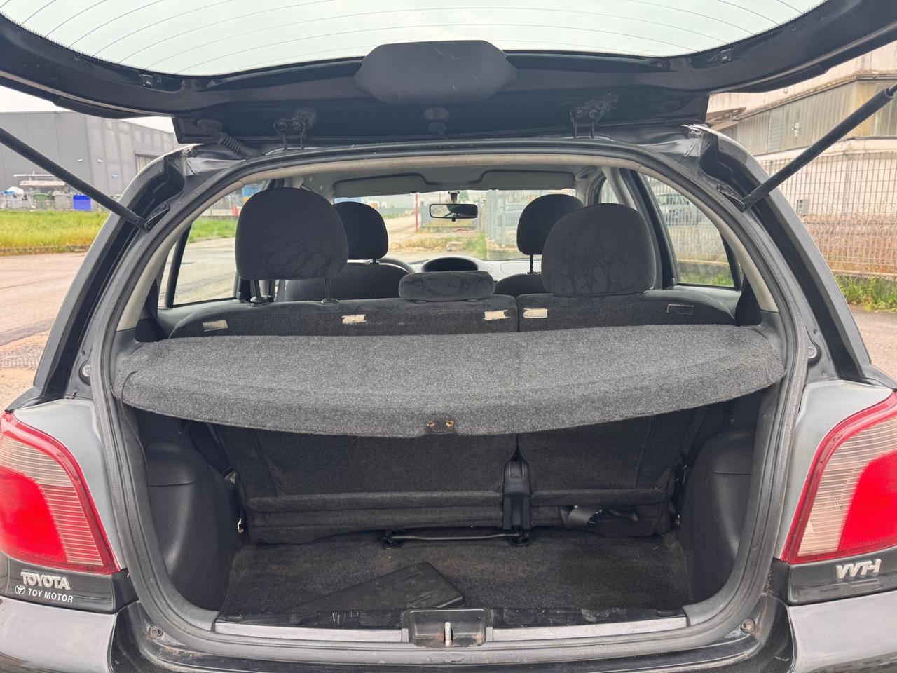 Toyota Yaris 1.0i 16V cat 5 porte Sol