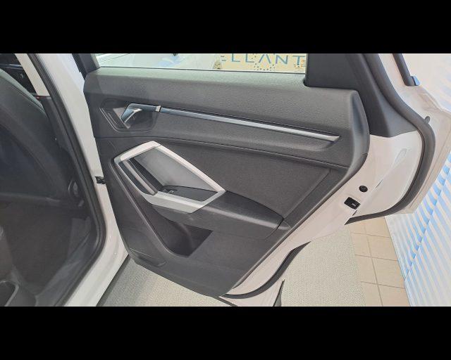 AUDI Q3 35 2.0 tdi Business Advanced quattro s-tronic