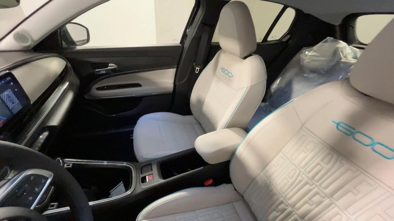 Fiat 600 Hybrid 110 CV DCT MHEV La Prima