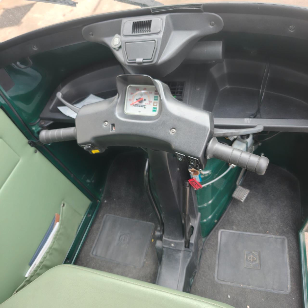 Piaggio Ape 50 con Cassone chiuso