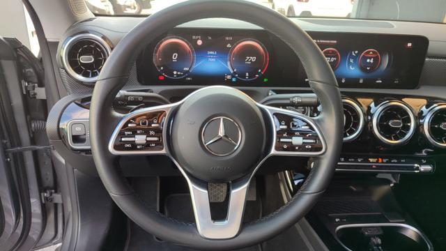 MERCEDES-BENZ CLA 200 d Automatic Sport TETTO-PELLE-GANCIO