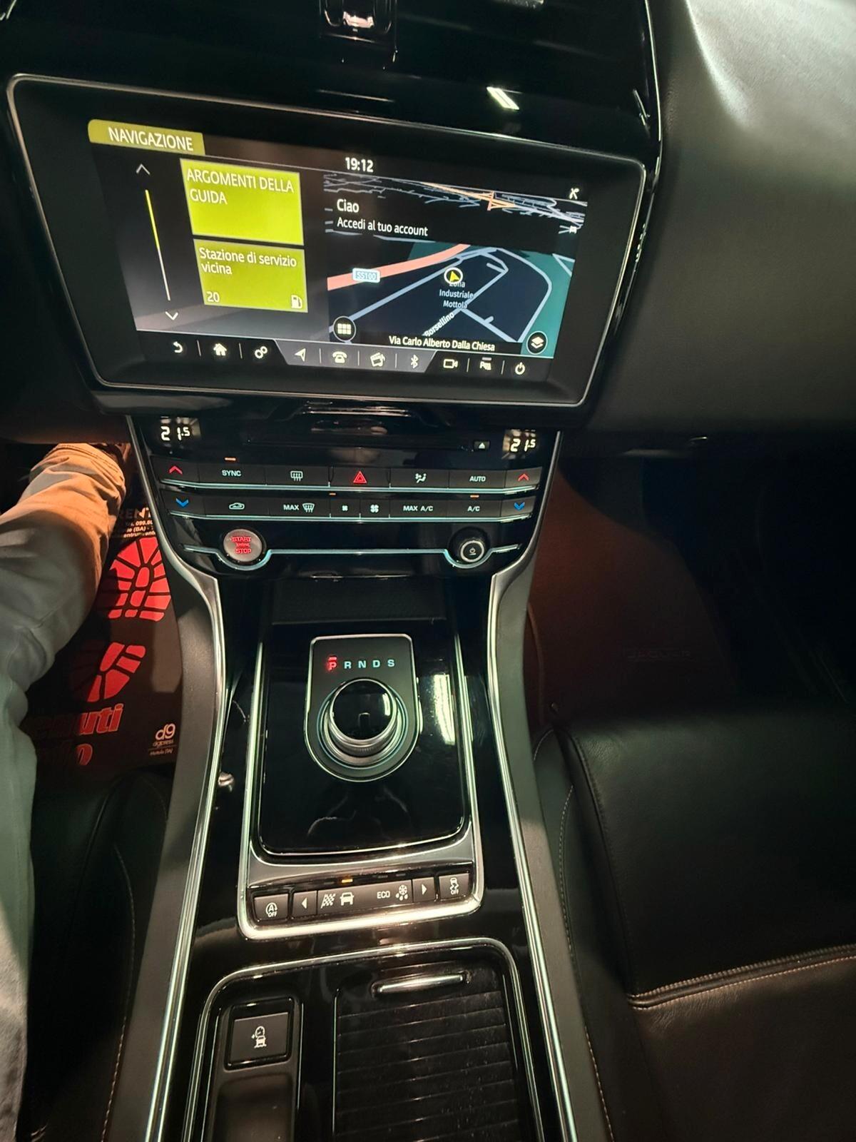 Jaguar XE 2.0 D 180 CV Prestige